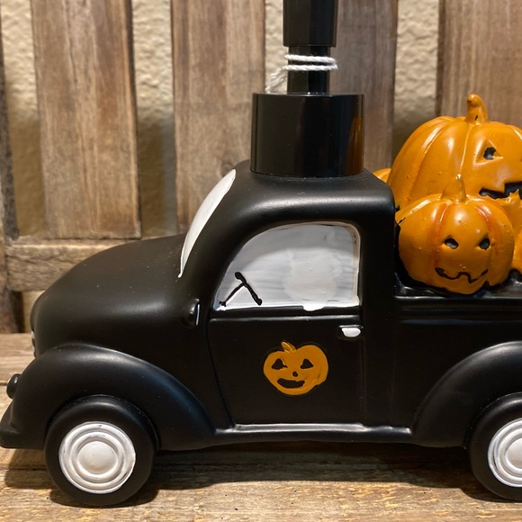 Halloween Pumpkin Truck Soap Dispenser, Halloween Lotion Pump, Farmhouse Truck - Picture 8 of 16